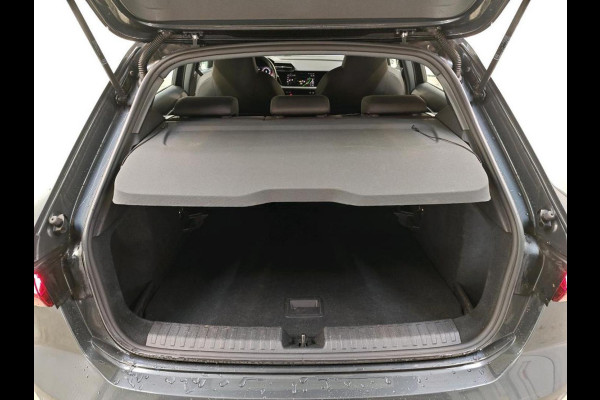 Audi A3 Sportback 30 TFSI Advanced edition Airco ECC Sportstoelen Full LED Full Navi PDC Achter 17" Multispoke Virtual Cockpit NL Auto NAP + Historie