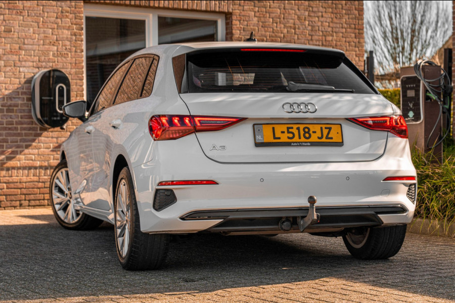 Audi A3 Sportback Business Edition 110 PK Aut. Pano Bang en Olufsen Black Optic Trekhaak 17''