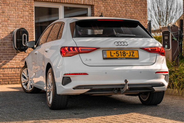 Audi A3 Sportback Business Edition 110 PK Aut. Pano Bang en Olufsen Black Optic Trekhaak 17''