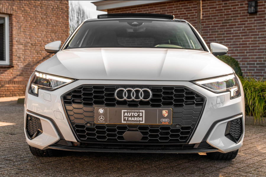 Audi A3 Sportback Business Edition 110 PK Aut. Pano Bang en Olufsen Black Optic Trekhaak 17''