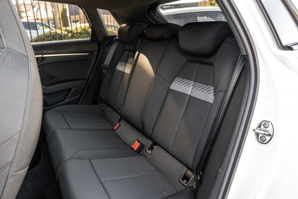 Audi A3 Sportback Business Edition 110 PK Aut. Pano Bang en Olufsen Black Optic Trekhaak 17''