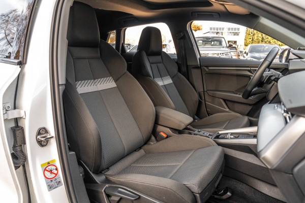 Audi A3 Sportback Business Edition 110 PK Aut. Pano Bang en Olufsen Black Optic Trekhaak 17''