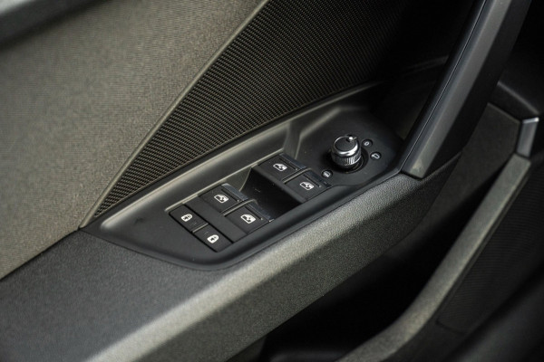 Audi A3 Sportback Business Edition 110 PK Aut. Pano Bang en Olufsen Black Optic Trekhaak 17''