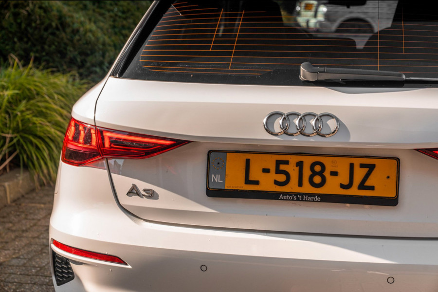 Audi A3 Sportback Business Edition 110 PK Aut. Pano Bang en Olufsen Black Optic Trekhaak 17''