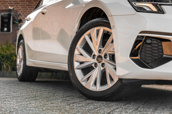 Audi A3 Sportback Business Edition 110 PK Aut. Pano Bang en Olufsen Black Optic Trekhaak 17''