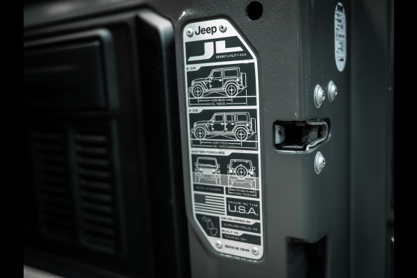 Jeep Wrangler 2.2D Sahara | Grijs Kenteken | Stoel en stuurverwarming | Custom Corse Edition |  Trekhaak | Alpine Sound |