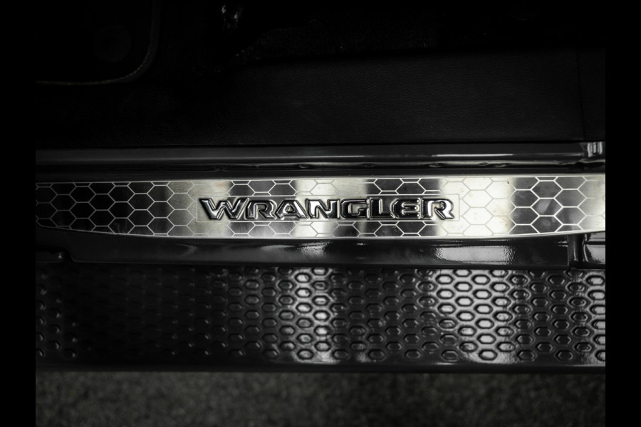 Jeep Wrangler 2.2D Sahara | Grijs Kenteken | Stoel en stuurverwarming | Custom Corse Edition |  Trekhaak | Alpine Sound |