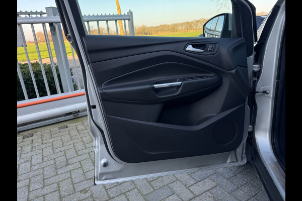 Ford Kuga 1.5 EcoBoost ST Line TREKHAAK / CAMERA / STOELVERW. / CARPLAY / CRUISE / WINTERPACK / 4-WHEELDRIVE / ECC / PDC /4-SEIZBA