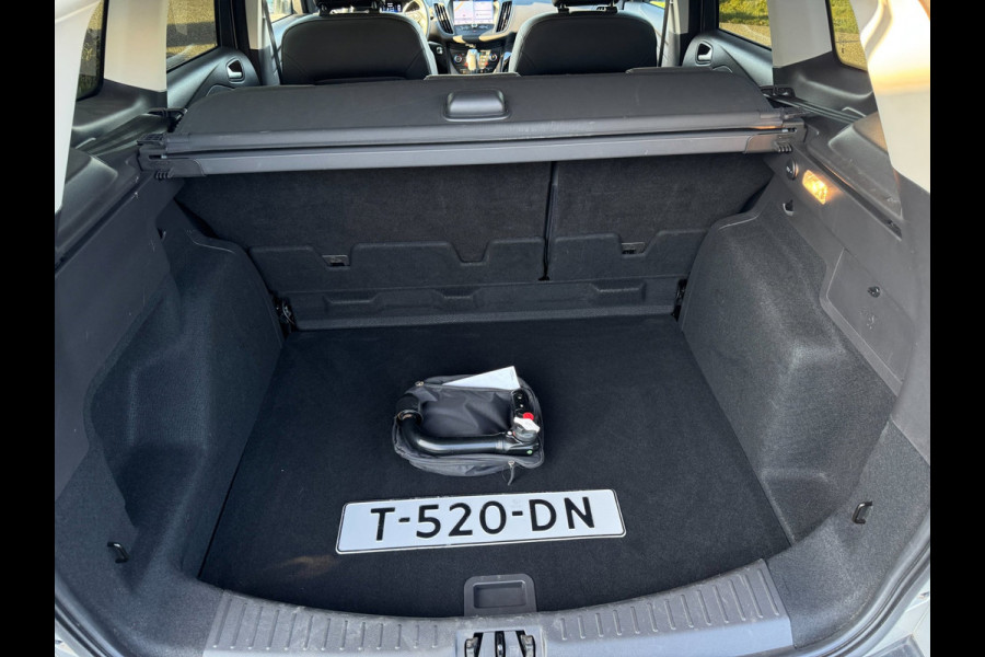 Ford Kuga 1.5 EcoBoost ST Line TREKHAAK / CAMERA / STOELVERW. / CARPLAY / CRUISE / WINTERPACK / 4-WHEELDRIVE / ECC / PDC /4-SEIZBA