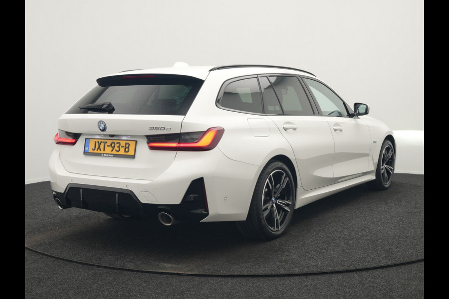 BMW 3 Serie Touring 320e M Sport FACELIFT Plug In Hybrid 204pk Dealer O.H PHEV | Trekhaak Af Fabriek | Adapive Cruise | Widescreen Navi | Head Up | Alcantara Sportstoelen Verwarmd | Camera & Parkassist | Apple Carplay |
