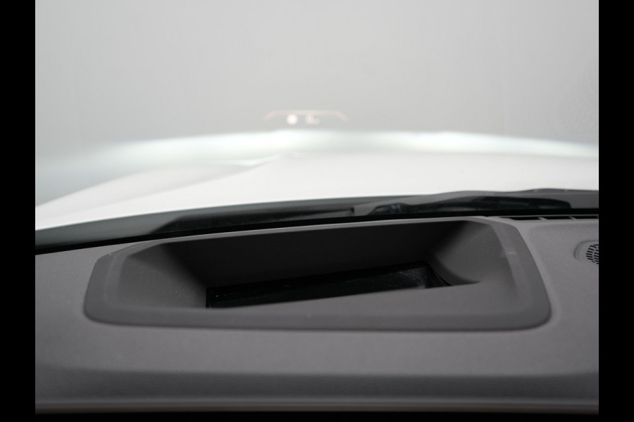 BMW 3 Serie Touring 320e M Sport FACELIFT Plug In Hybrid 204pk Dealer O.H PHEV | Trekhaak Af Fabriek | Adapive Cruise | Widescreen Navi | Head Up | Alcantara Sportstoelen Verwarmd | Camera & Parkassist | Apple Carplay |