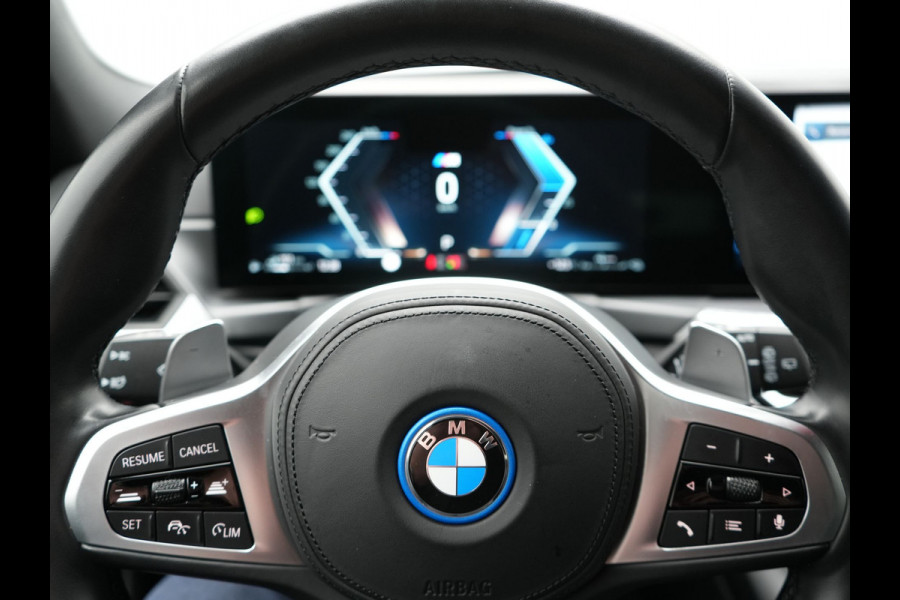 BMW 3 Serie Touring 320e M Sport FACELIFT Plug In Hybrid 204pk Dealer O.H PHEV | Trekhaak Af Fabriek | Adapive Cruise | Widescreen Navi | Head Up | Alcantara Sportstoelen Verwarmd | Camera & Parkassist | Apple Carplay |