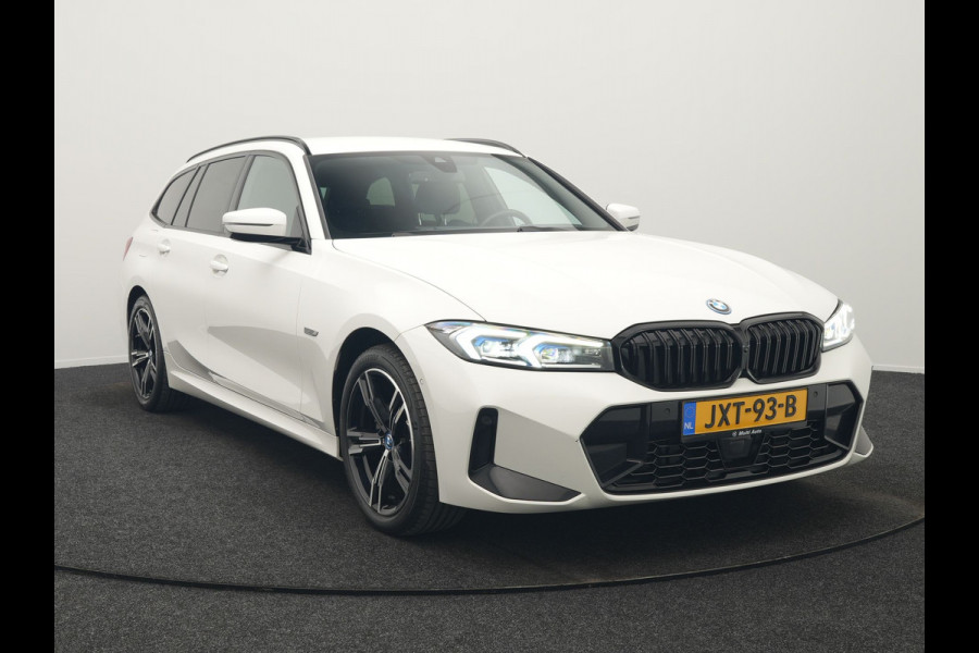 BMW 3 Serie Touring 320e M Sport FACELIFT Plug In Hybrid 204pk Dealer O.H PHEV | Trekhaak Af Fabriek | Adapive Cruise | Widescreen Navi | Head Up | Alcantara Sportstoelen Verwarmd | Camera & Parkassist | Apple Carplay |