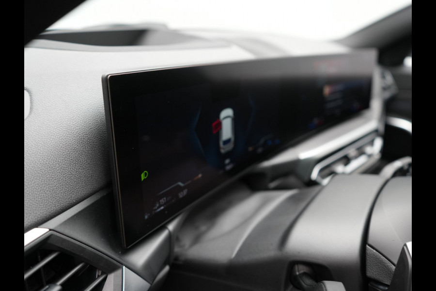 BMW 3 Serie Touring 320e M Sport FACELIFT Plug In Hybrid 204pk Dealer O.H PHEV | Trekhaak Af Fabriek | Adapive Cruise | Widescreen Navi | Head Up | Alcantara Sportstoelen Verwarmd | Camera & Parkassist | Apple Carplay |