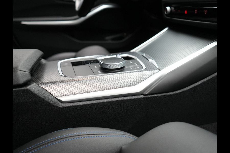 BMW 3 Serie Touring 320e M Sport FACELIFT Plug In Hybrid 204pk Dealer O.H PHEV | Trekhaak Af Fabriek | Adapive Cruise | Widescreen Navi | Head Up | Alcantara Sportstoelen Verwarmd | Camera & Parkassist | Apple Carplay |