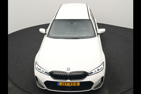 BMW 3 Serie Touring 320e M Sport FACELIFT Plug In Hybrid 204pk Dealer O.H PHEV | Trekhaak Af Fabriek | Adapive Cruise | Widescreen Navi | Head Up | Alcantara Sportstoelen Verwarmd | Camera & Parkassist | Apple Carplay |