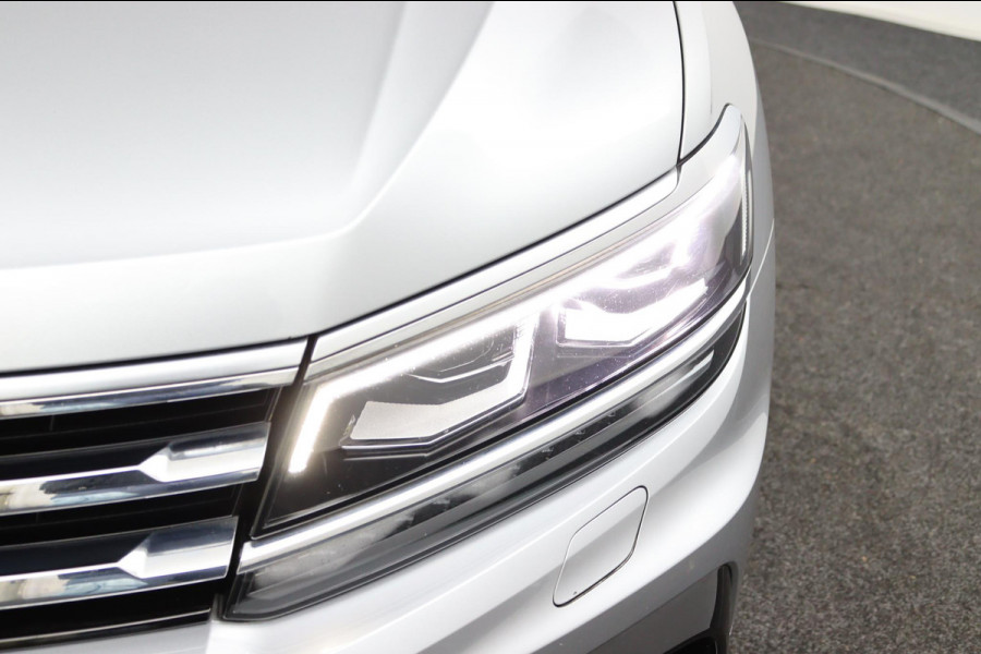 Volkswagen Tiguan Allspace 1.5 TSI R-LINE*AUTOM*PANO*NAVI*HAAK*CAM*CARPLAY
