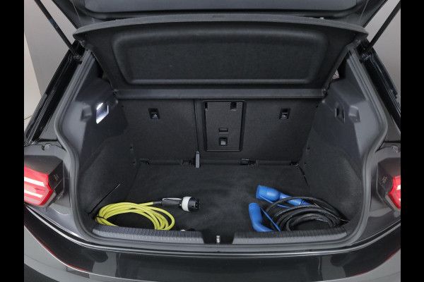Volkswagen ID.3 First Plus 58 kWh 204pk | SoH 93% | 19'LMvelgen| verwarmd stuur en voorstoelen | Camera|