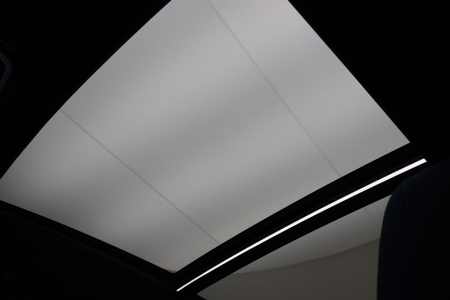 Lynk & Co 01 1.5 Two-Tone, 360° Camera, Panoramadak, Zwarte hemel, ACC, Keyless, PDC, LED, 20''