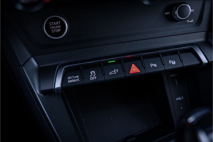 Audi Q3 Sportback 45 TFSI e S Edition - 20inch - SONOS - Leder - Keyless - Memory Camera ** Sfeerverlichting