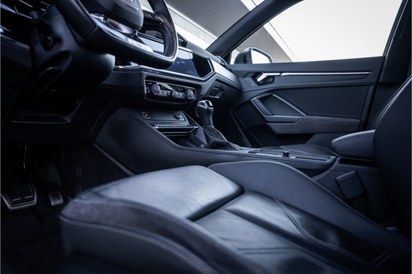 Audi Q3 Sportback 45 TFSI e S Edition - 20inch - SONOS - Leder - Keyless - Memory Camera ** Sfeerverlichting