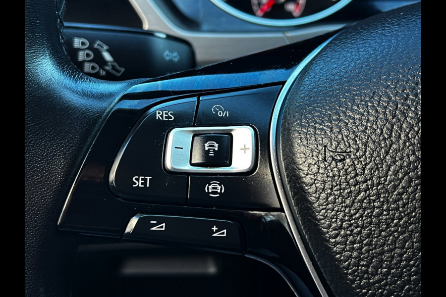 Volkswagen Touran 1.5 TSI Highline 7p Carplay__Clima_17''LMV