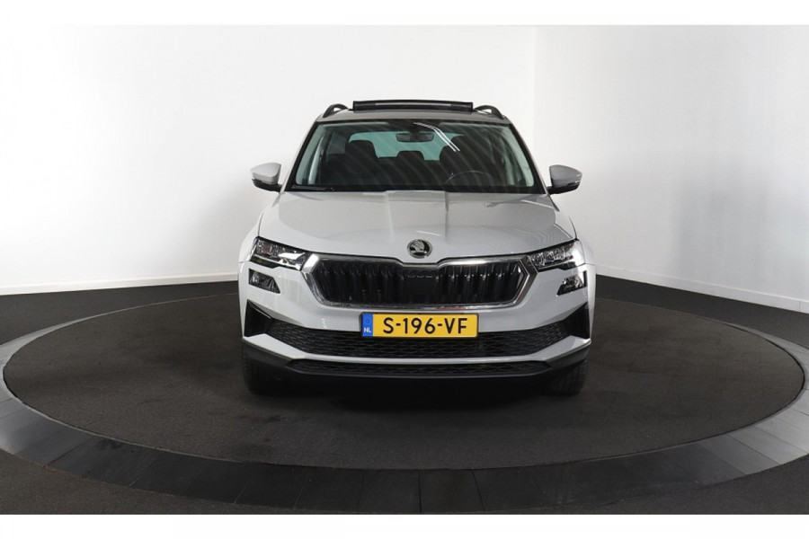 Škoda Karoq 1.5 TSI ACT Business Edition PANORAMADAK/WEGKLAPBARE TREKHAAK/STEEL GREY!