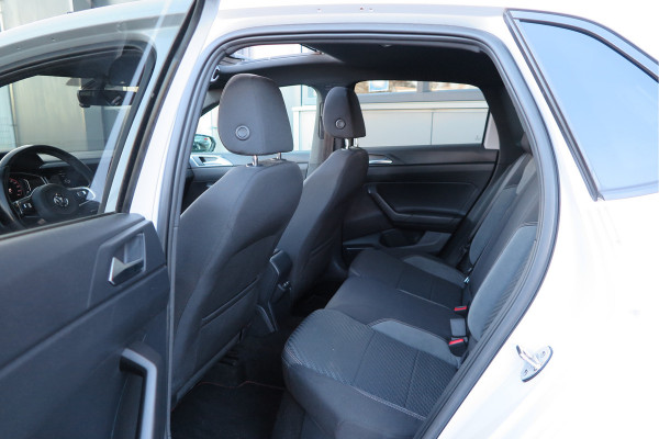 Volkswagen Polo 1.5 TSI 150pk DSG 3x R-line Highline Led , Panorama schuifdak, Virtual cockpit , Stoelverwarming , PDC, DAB+, Carplay, Achteruitrijcamera , LMV , etc.   (nieuwe APK)