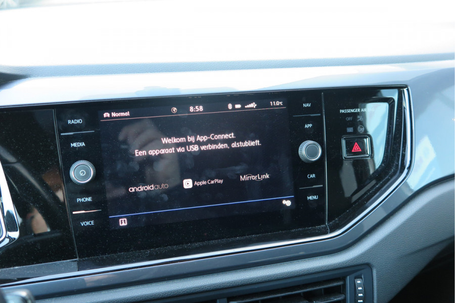 Volkswagen Polo 1.5 TSI 150pk DSG 3x R-line Highline Led , Panorama schuifdak, Virtual cockpit , Stoelverwarming , PDC, DAB+, Carplay, Achteruitrijcamera , LMV , etc.   (nieuwe APK)