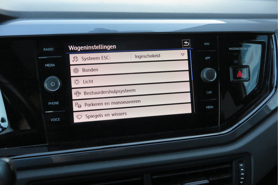 Volkswagen Polo 1.5 TSI 150pk DSG 3x R-line Highline Led , Panorama schuifdak, Virtual cockpit , Stoelverwarming , PDC, DAB+, Carplay, Achteruitrijcamera , LMV , etc.   (nieuwe APK)