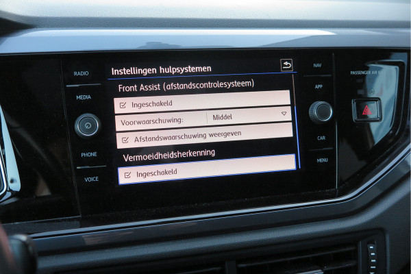 Volkswagen Polo 1.5 TSI 150pk DSG 3x R-line Highline Led , Panorama schuifdak, Virtual cockpit , Stoelverwarming , PDC, DAB+, Carplay, Achteruitrijcamera , LMV , etc.   (nieuwe APK)