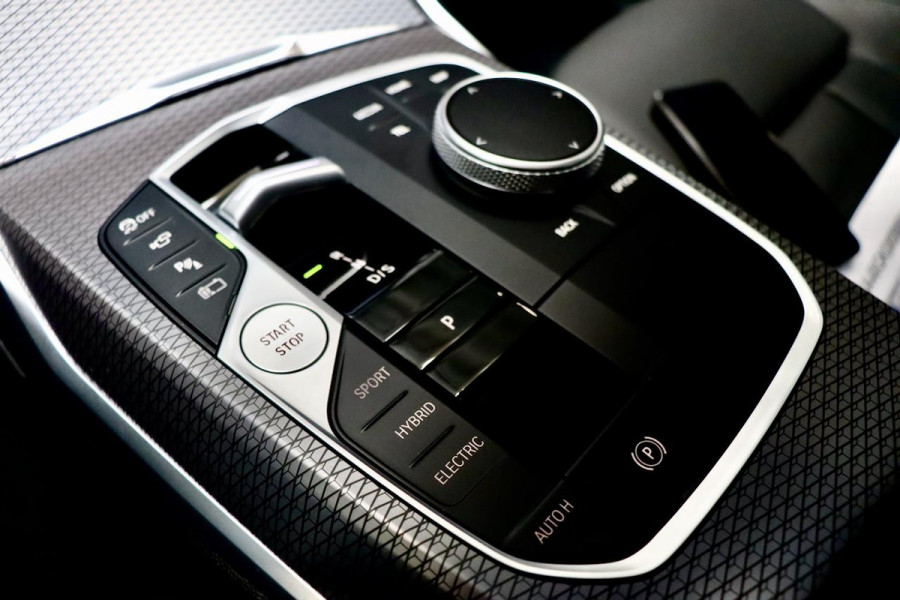 BMW 3-serie 330e LCI FACELIFT M Sport|Pano|Hud|HK|VOL