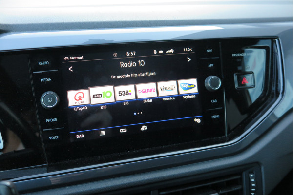 Volkswagen Polo 1.5 TSI 150pk DSG 3x R-line Highline Led , Panorama schuifdak, Virtual cockpit , Stoelverwarming , PDC, DAB+, Carplay, Achteruitrijcamera , LMV , etc.   (nieuwe APK)