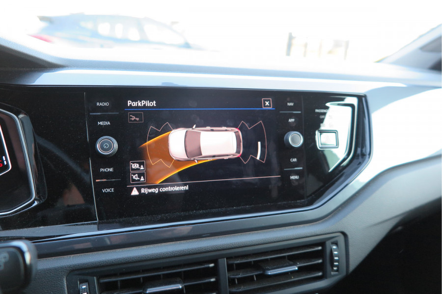 Volkswagen Polo 1.5 TSI 150pk DSG 3x R-line Highline Led , Panorama schuifdak, Virtual cockpit , Stoelverwarming , PDC, DAB+, Carplay, Achteruitrijcamera , LMV , etc.   (nieuwe APK)