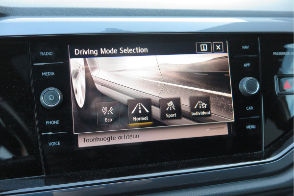 Volkswagen Polo 1.5 TSI 150pk DSG 3x R-line Highline Led , Panorama schuifdak, Virtual cockpit , Stoelverwarming , PDC, DAB+, Carplay, Achteruitrijcamera , LMV , etc.   (nieuwe APK)