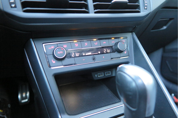 Volkswagen Polo 1.5 TSI 150pk DSG 3x R-line Highline Led , Panorama schuifdak, Virtual cockpit , Stoelverwarming , PDC, DAB+, Carplay, Achteruitrijcamera , LMV , etc.   (nieuwe APK)