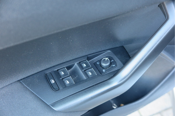 Volkswagen Polo 1.5 TSI 150pk DSG 3x R-line Highline Led , Panorama schuifdak, Virtual cockpit , Stoelverwarming , PDC, DAB+, Carplay, Achteruitrijcamera , LMV , etc.   (nieuwe APK)