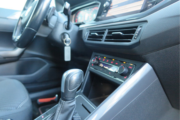 Volkswagen Polo 1.5 TSI 150pk DSG 3x R-line Highline Led , Panorama schuifdak, Virtual cockpit , Stoelverwarming , PDC, DAB+, Carplay, Achteruitrijcamera , LMV , etc.   (nieuwe APK)