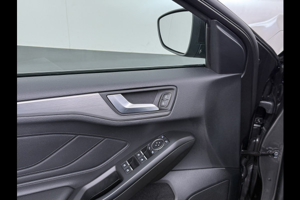 Ford FOCUS Wagon 1.0T 126PK Trekhaak Navi Dual-Ecc Apple Carplay Android Auto Stoel+Voorruitverwarming Cruise Control Pdc Titanium Business Lmv Led Privacy Glas Lane Assist TCS Keyless Licht-/Regensensor 1e Eigenaar Origineel Nederlandse Auto Dealeronderhouden
