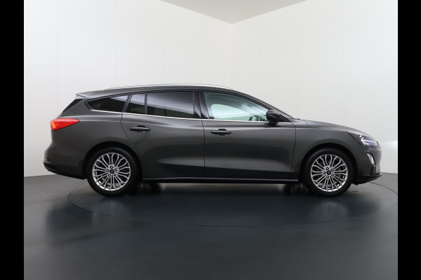 Ford FOCUS Wagon 1.0T 126PK Trekhaak Navi Dual-Ecc Apple Carplay Android Auto Stoel+Voorruitverwarming Cruise Control Pdc Titanium Business Lmv Led Privacy Glas Lane Assist TCS Keyless Licht-/Regensensor 1e Eigenaar Origineel Nederlandse Auto Dealeronderhouden