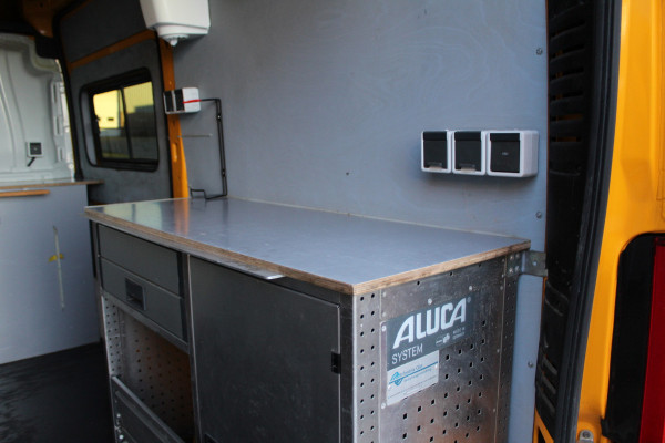 Peugeot Boxer 335 2.0 BlueHDI 130PK Euro6 L2H2 Premium -- werkplaats inrichting --