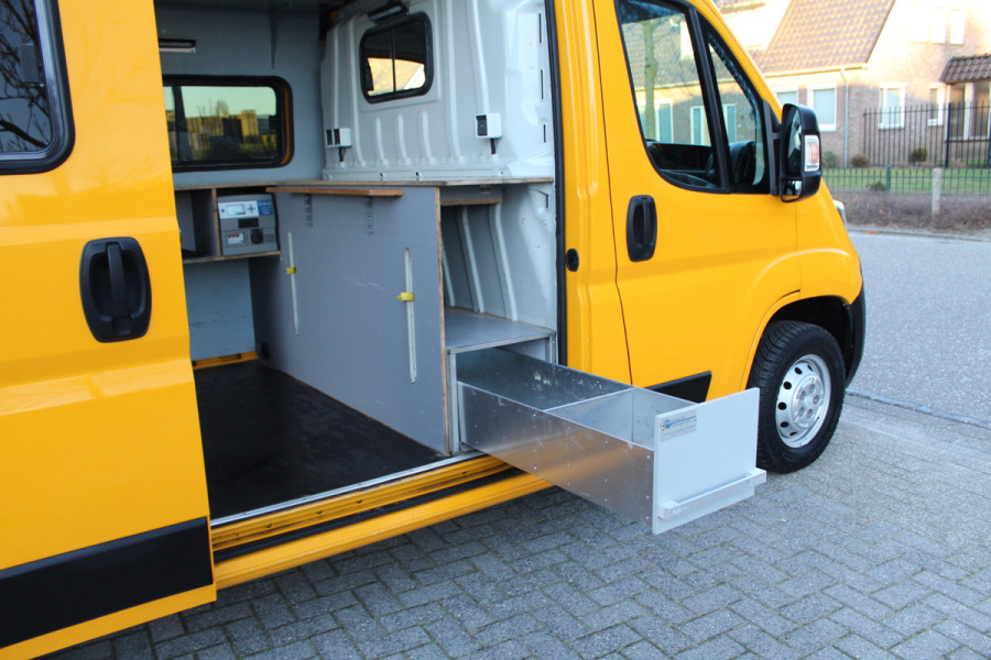 Peugeot Boxer 335 2.0 BlueHDI 130PK Euro6 L2H2 Premium -- werkplaats inrichting --