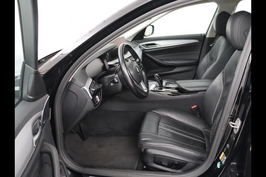 BMW 5 Serie 530e Executive | Leder | Trekhaak | Stoelverwarming | Live Cockpit | Carplay | Achterbankverwarming | Navigatie | Parkeerhulp |