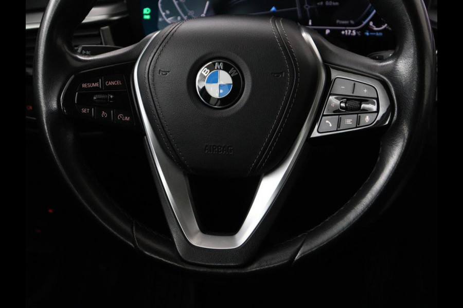 BMW 5 Serie 530e Executive | Leder | Trekhaak | Stoelverwarming | Live Cockpit | Carplay | Achterbankverwarming | Navigatie | Parkeerhulp |