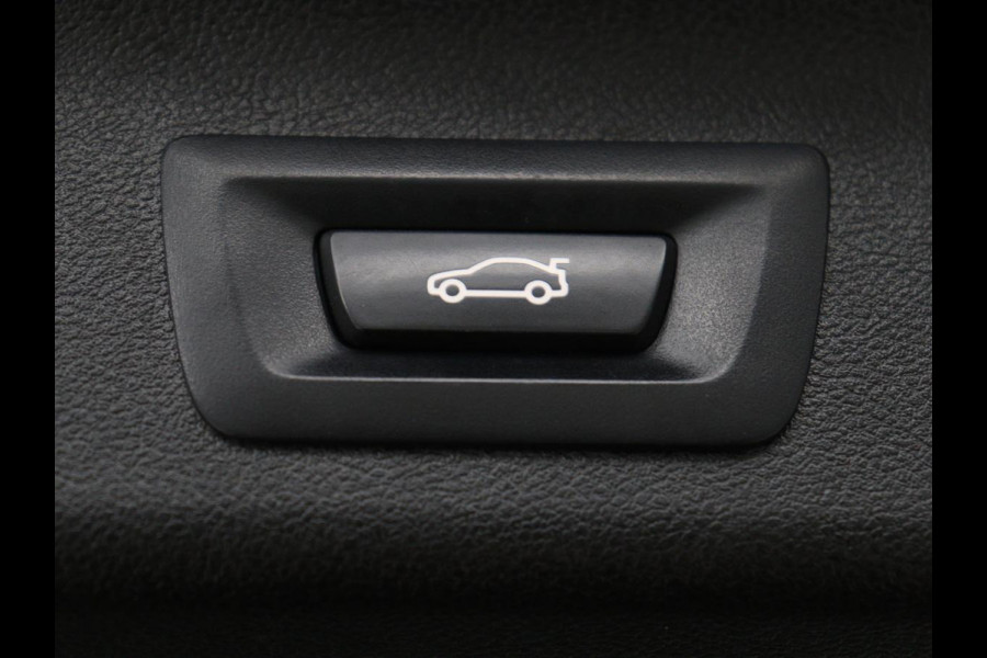 BMW 5 Serie 530e Executive | Leder | Trekhaak | Stoelverwarming | Live Cockpit | Carplay | Achterbankverwarming | Navigatie | Parkeerhulp |