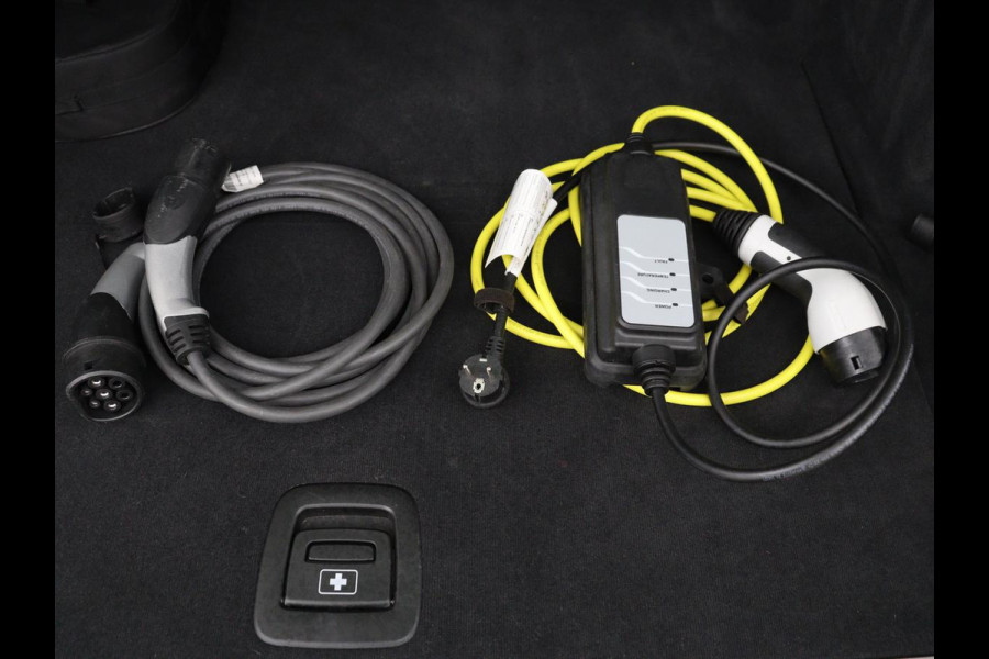 BMW 5 Serie 530e Executive | Leder | Trekhaak | Stoelverwarming | Live Cockpit | Carplay | Achterbankverwarming | Navigatie | Parkeerhulp |