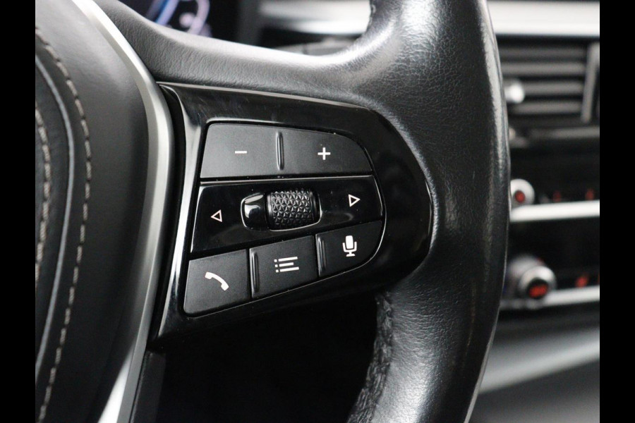 BMW 5 Serie 530e Executive | Leder | Trekhaak | Stoelverwarming | Live Cockpit | Carplay | Achterbankverwarming | Navigatie | Parkeerhulp |