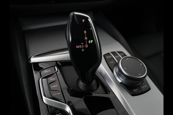BMW 5 Serie 530e Executive | Leder | Trekhaak | Stoelverwarming | Live Cockpit | Carplay | Achterbankverwarming | Navigatie | Parkeerhulp |