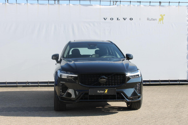 Volvo XC60 T8 455PK Automaat AWD Plus Black Edition Panoramisch schuif-kanteldak / Google infotainment / Adaptieve cruise control / 21" lichtmetalen velgen / Parkeersensoren voor en achter met camera
