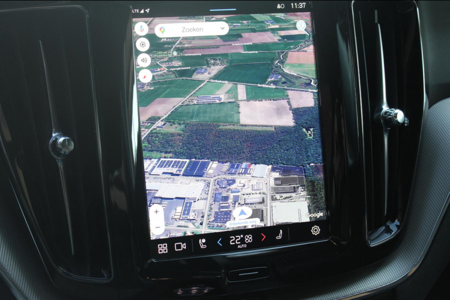 Volvo XC60 T8 455PK Automaat AWD Plus Black Edition Panoramisch schuif-kanteldak / Google infotainment / Adaptieve cruise control / 21" lichtmetalen velgen / Parkeersensoren voor en achter met camera